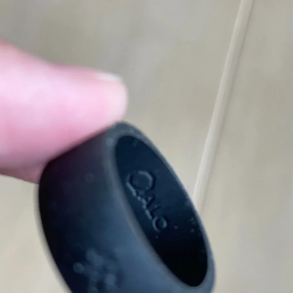 Qalo Silicone Men's Unisex Wedding Band Ring, Black -‎ Size 12